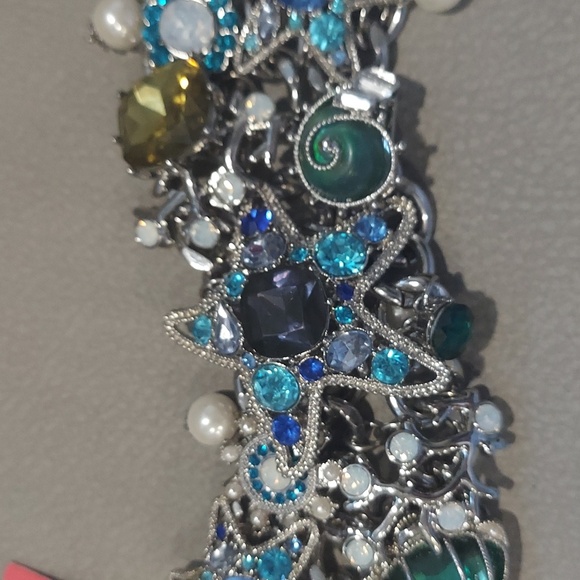 NWT Betsey Johnson STARFISH STATEMENT BRACELET - Picture 8 of 8